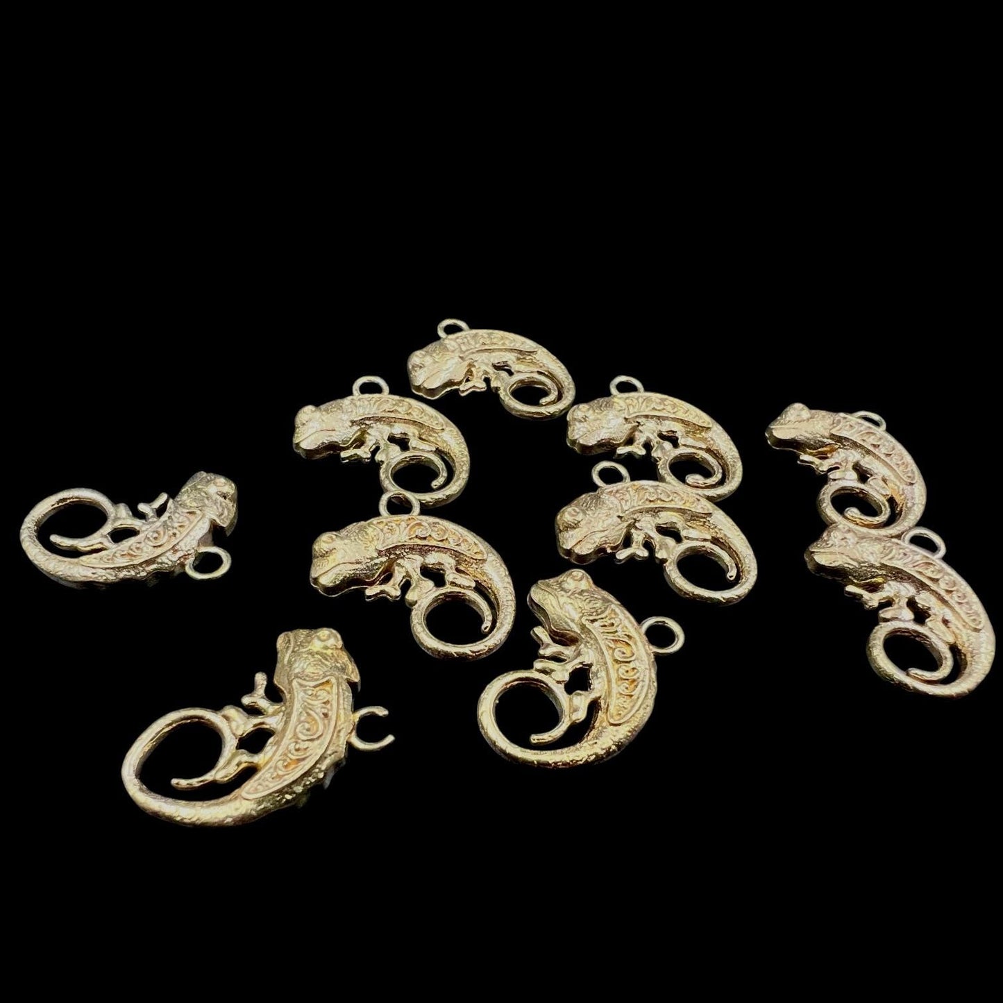 10 pcs brass charm camelion