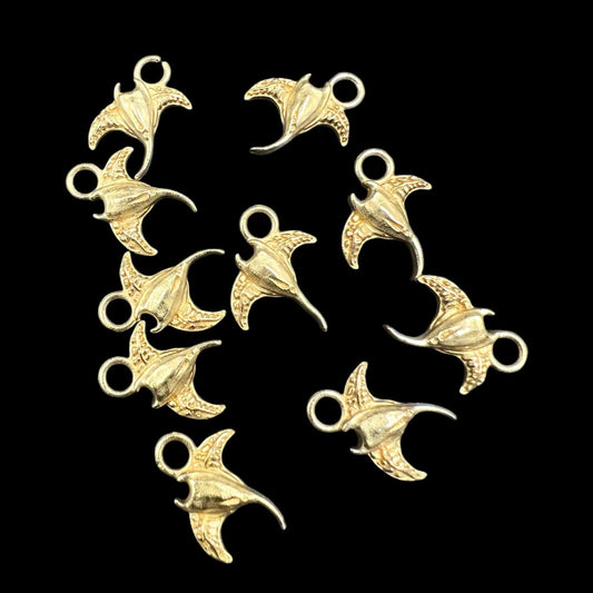 10 pcs brass charm stingray